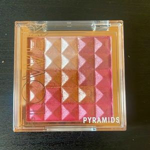 Flower Beauty Pyramids Cheek Color in Rose Glow
